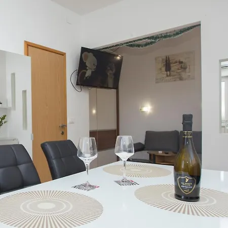 Adria Apartmán *