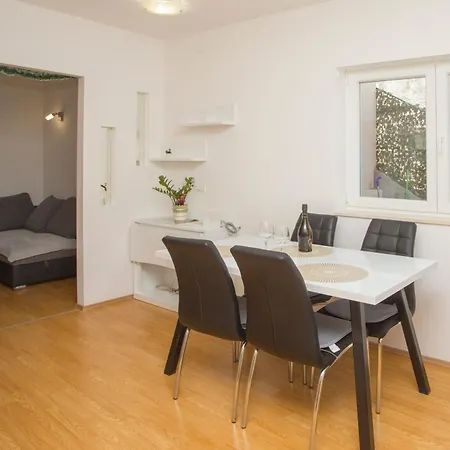 Adria Apartmán *