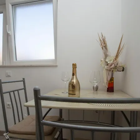 Adria Apartman *