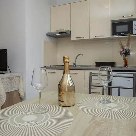 Apartament Adria *
