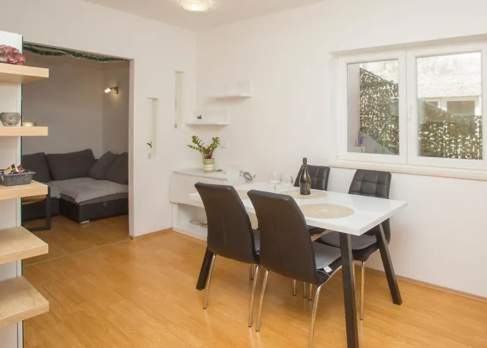 Adria Apartmán *